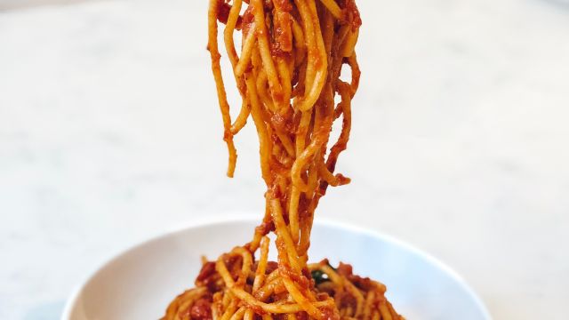 Spageti makaroni ar boloņas mērci attēls