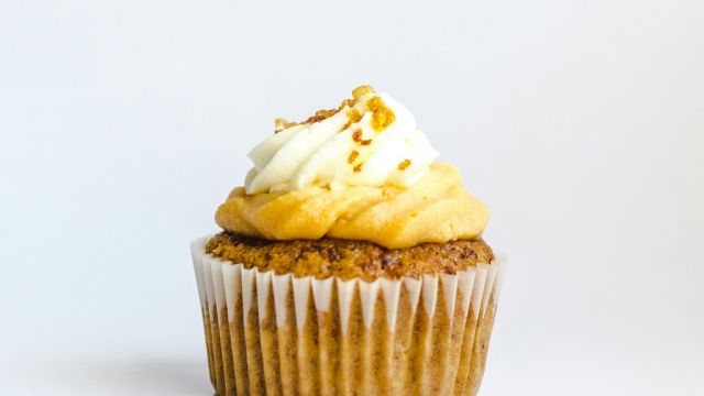 Burkānu mafini ar krēmsiera cepurīti attēls